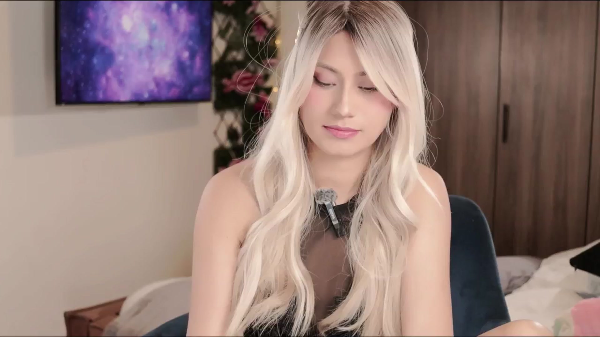 Gallery image thumbnail from SHajkova's myfreecams stream on, 03/27/2026, 19:54 image 9 of 20