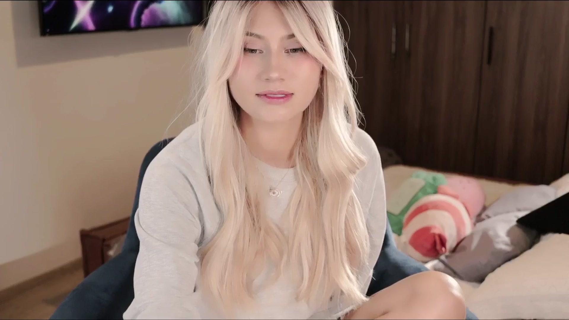 Gallery image thumbnail from SHajkova's myfreecams stream on, 04/02/2026, 24:34 image 6 of 20