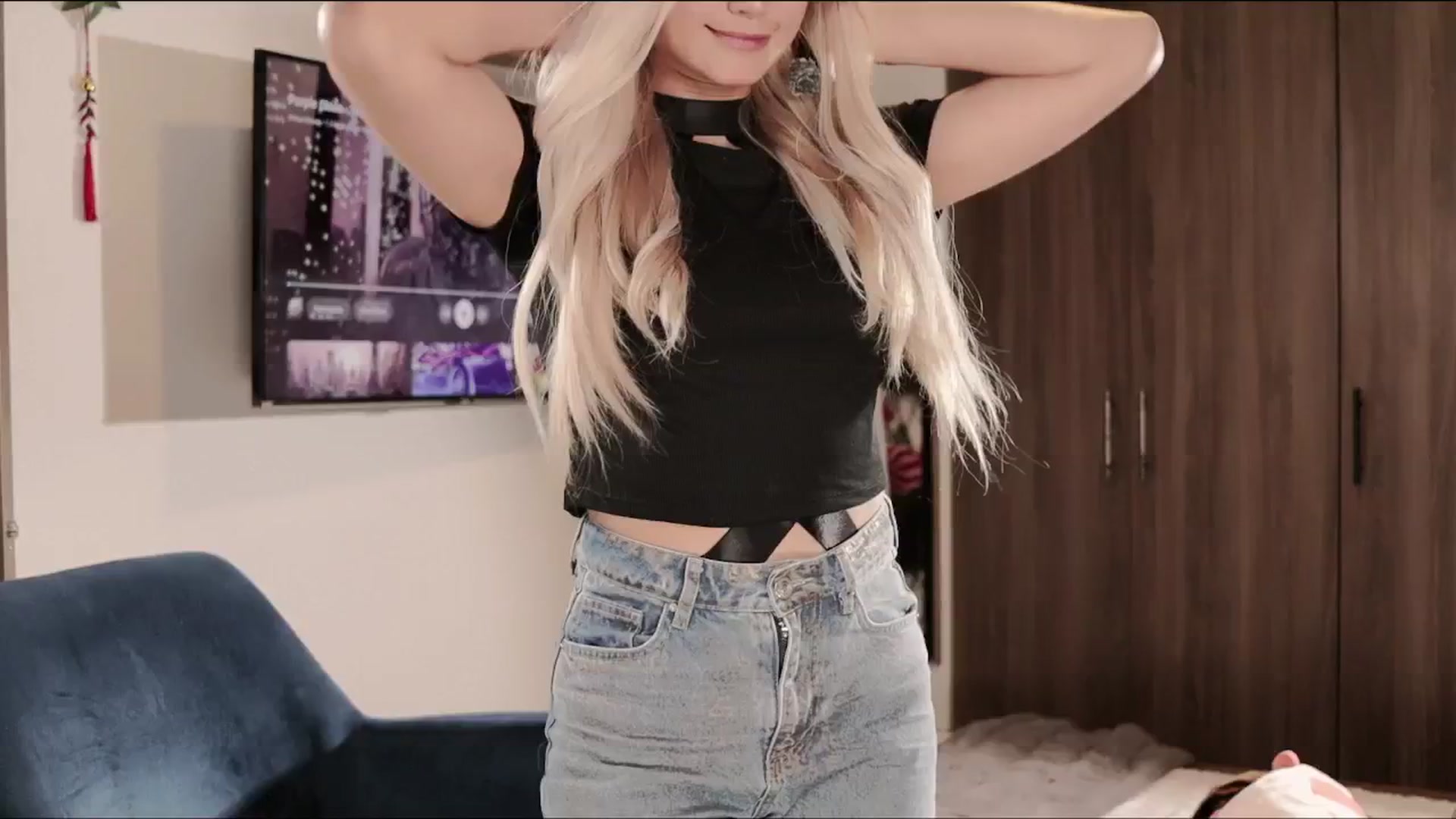 Gallery image thumbnail from SHajkova's myfreecams stream on, 04/10/2026, 22:17 image 5 of 20