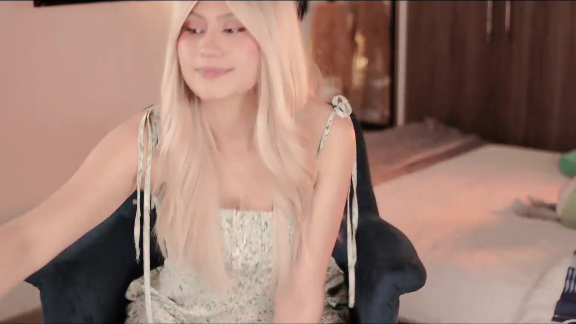 Gallery image thumbnail from SHajkova's myfreecams stream on, 08/14/2026, 22:05 image 18 of 20
