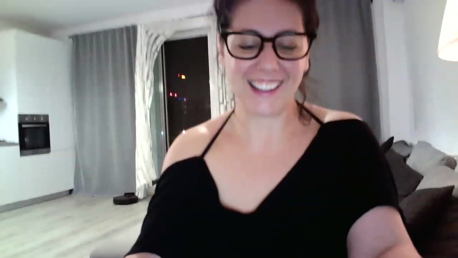 Gallery image thumbnail from SILKYWOMAN's myfreecams stream on, 08/20/2023, 18:47 image 6 of 20