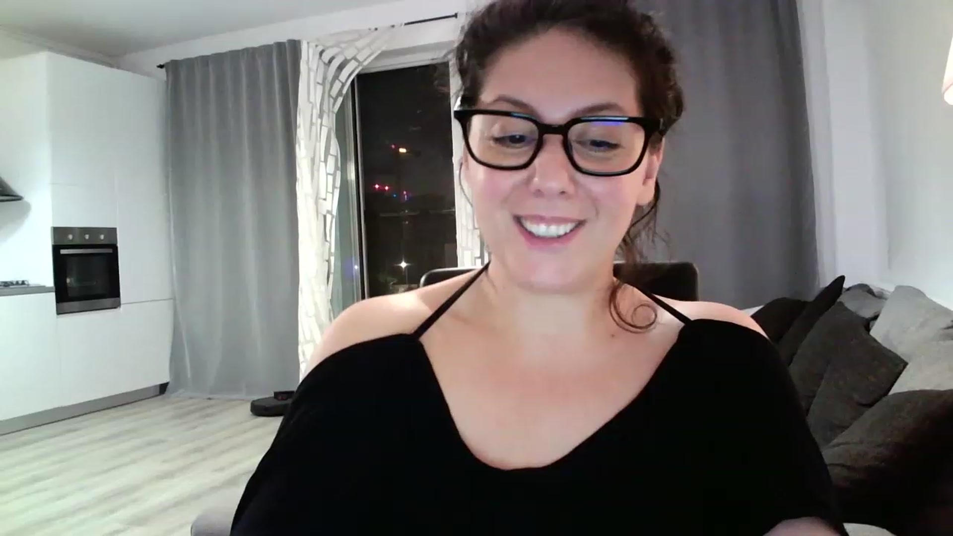 Gallery image thumbnail from SILKYWOMAN's myfreecams stream on, 08/20/2023, 18:47 image 3 of 20