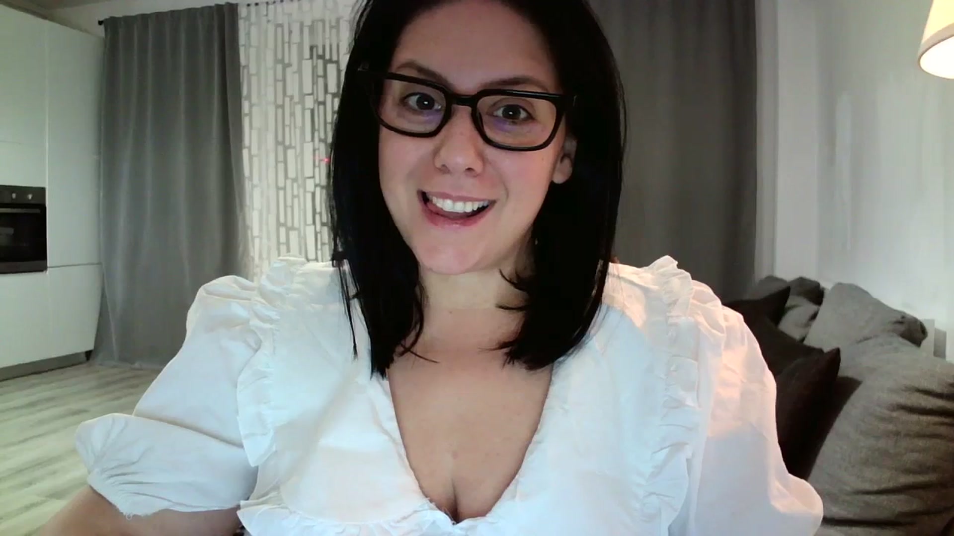Gallery image thumbnail from SILKYWOMAN's myfreecams stream on, 01/20/2024, 19:33 image 6 of 20