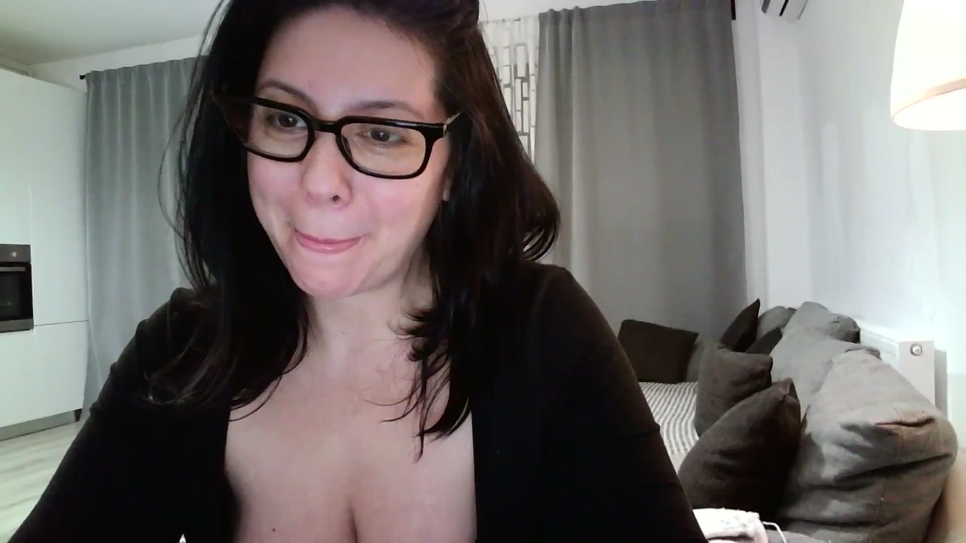 Gallery image thumbnail from SILKYWOMAN's myfreecams stream on, 03/05/2024, 20:44 image 15 of 20