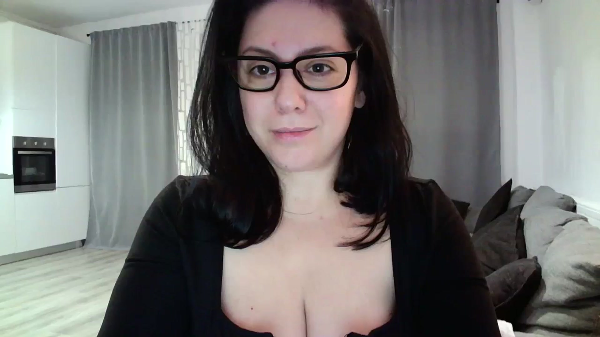 Gallery image thumbnail from SILKYWOMAN's myfreecams stream on, 03/06/2024, 18:20 image 3 of 20