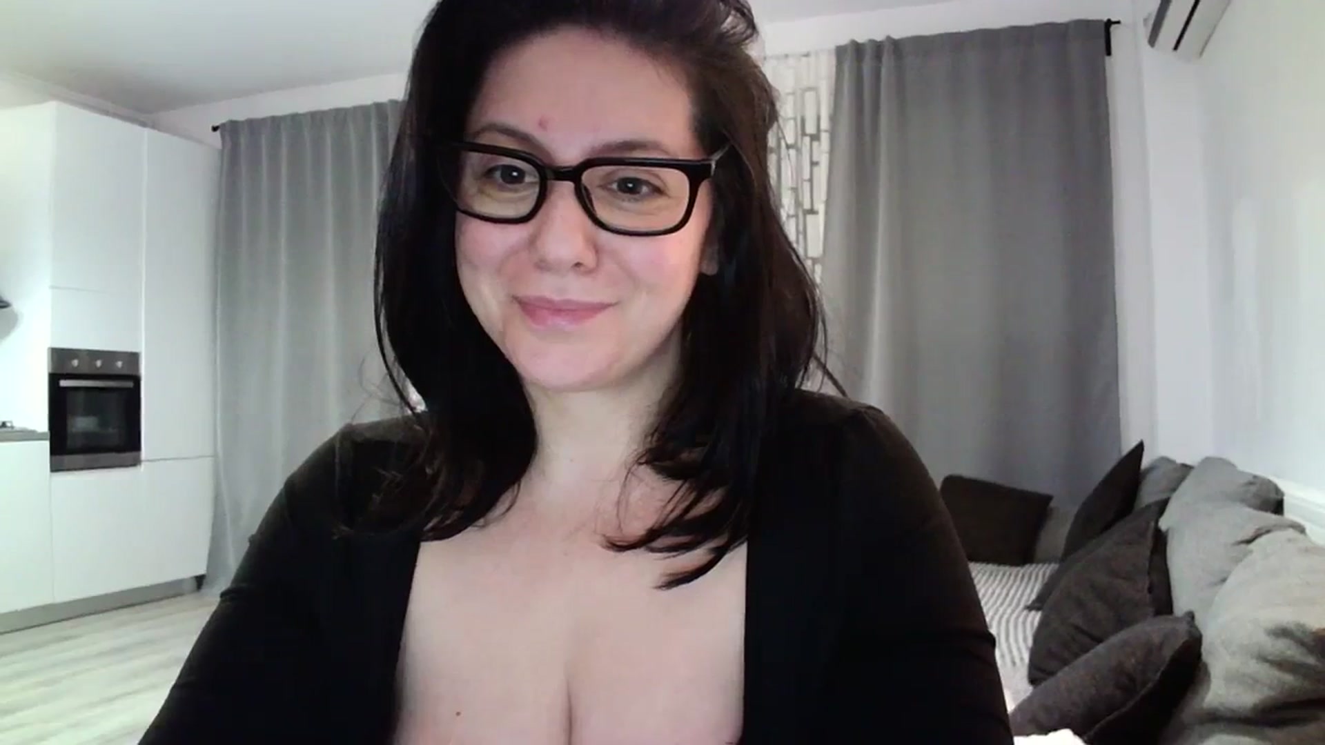 Gallery image thumbnail from SILKYWOMAN's myfreecams stream on, 03/06/2024, 19:18 image 10 of 20