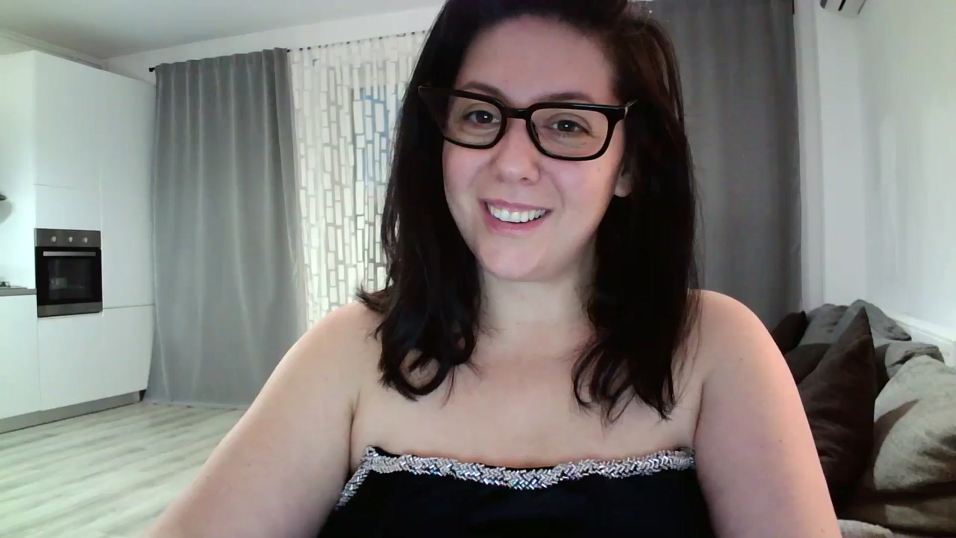 Gallery image thumbnail from SILKYWOMAN's myfreecams stream on, 03/16/2024, 17:39 image 3 of 20