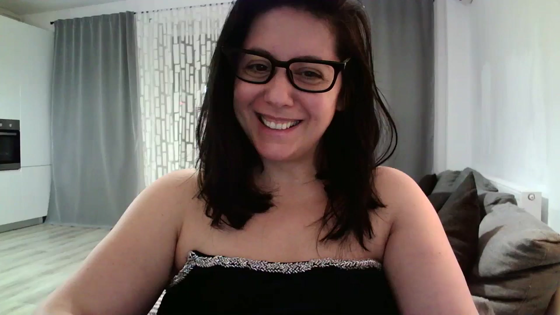 Gallery image thumbnail from SILKYWOMAN's myfreecams stream on, 03/16/2024, 17:39 image 14 of 20