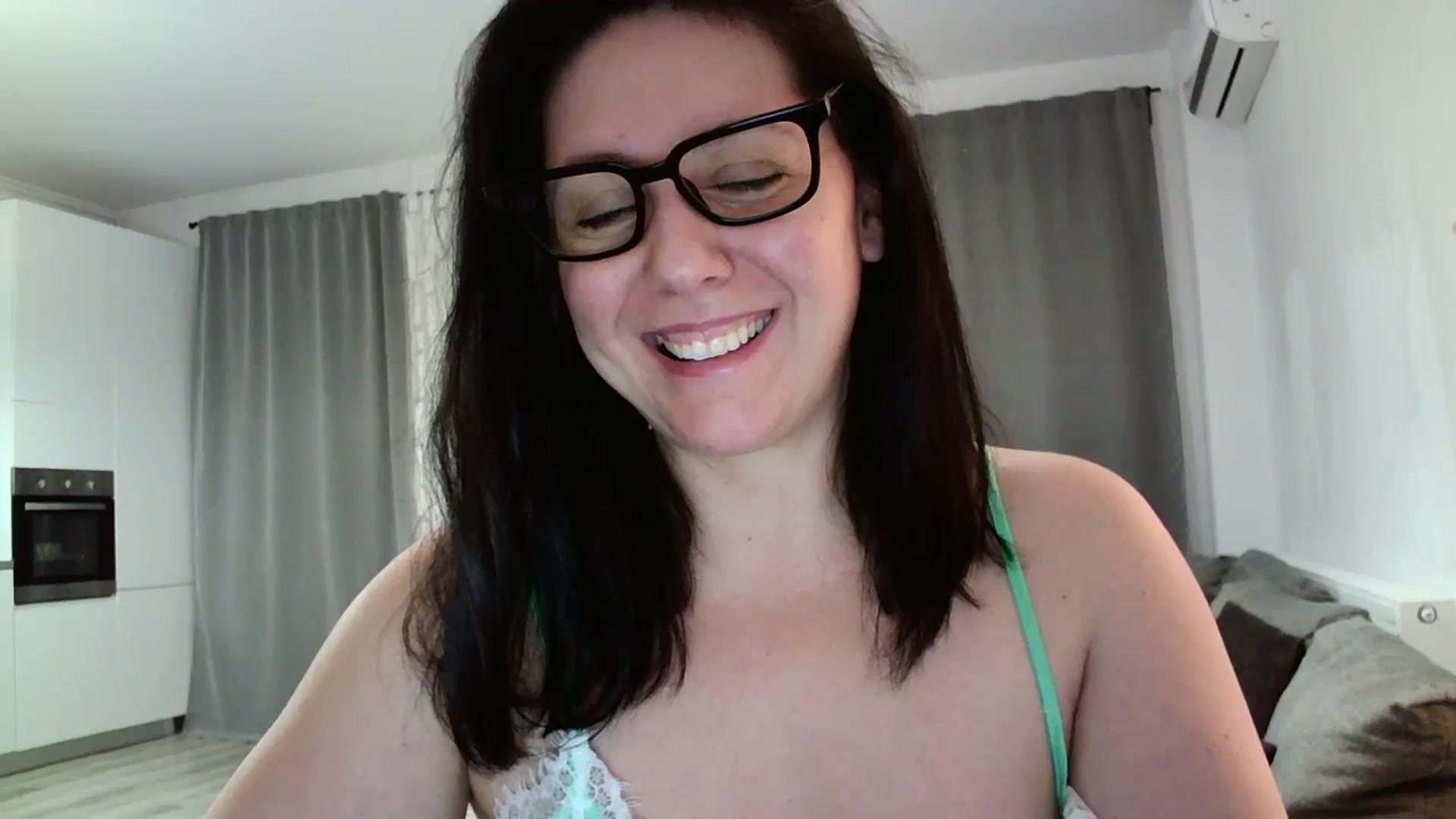 Gallery image thumbnail from SILKYWOMAN's myfreecams stream on, 03/17/2024, 17:53 image 13 of 20