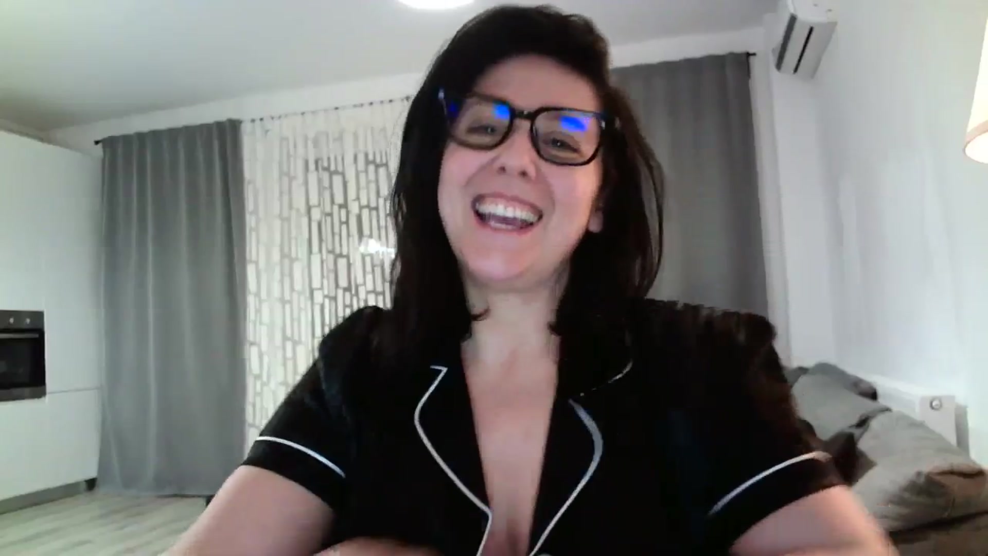 Gallery image thumbnail from SILKYWOMAN's myfreecams stream on, 03/20/2024, 20:25 image 5 of 20