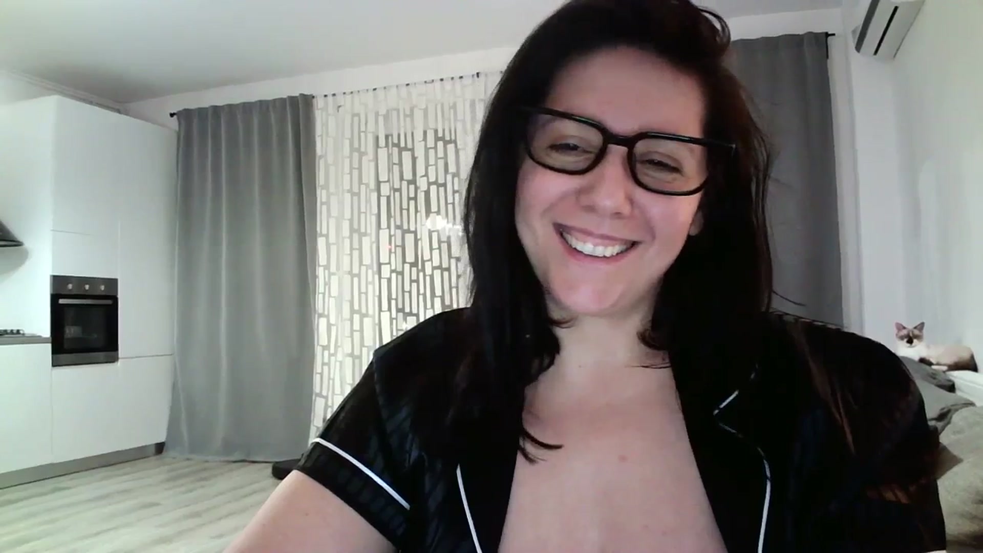 Gallery image thumbnail from SILKYWOMAN's myfreecams stream on, 03/20/2024, 20:25 image 18 of 20