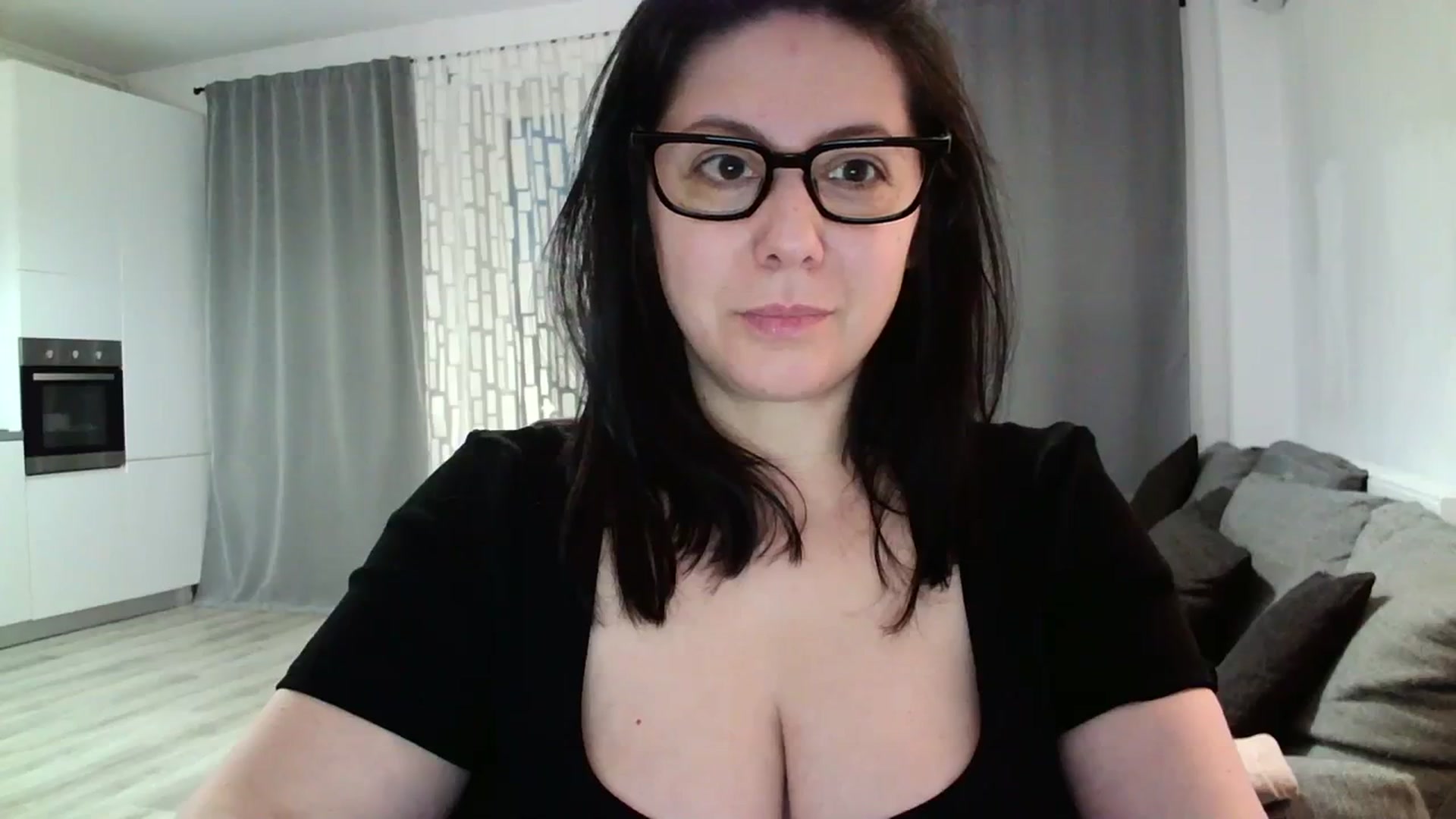 Gallery image thumbnail from SILKYWOMAN's myfreecams stream on, 03/23/2024, 17:09 image 16 of 20