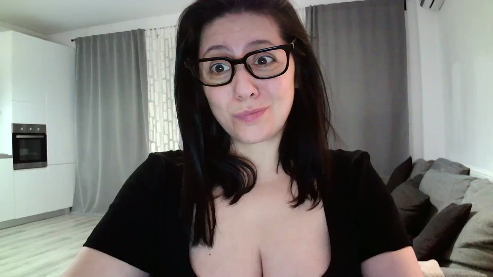 Gallery image thumbnail from SILKYWOMAN's myfreecams stream on, 03/23/2024, 17:09 image 3 of 20
