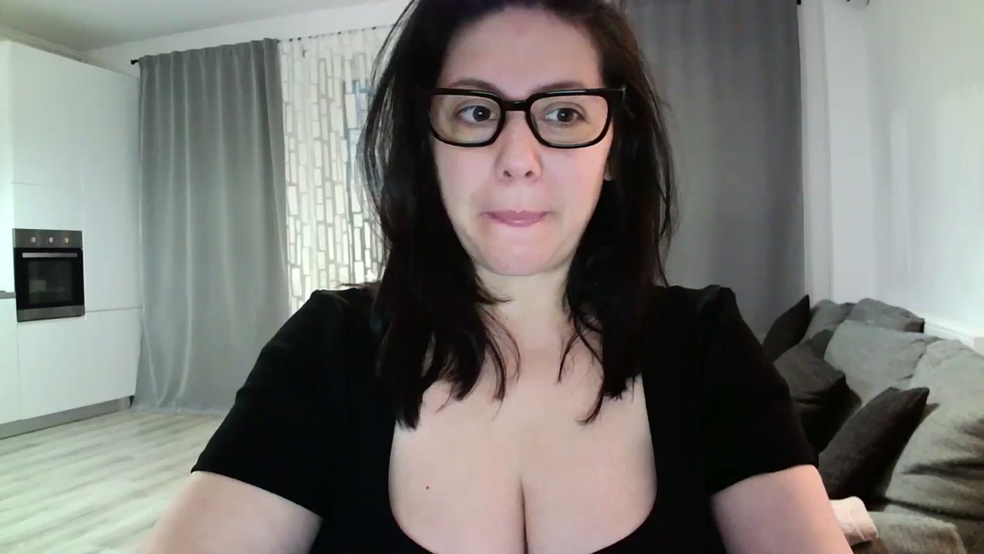 Gallery image thumbnail from SILKYWOMAN's myfreecams stream on, 03/23/2024, 17:09 image 14 of 20