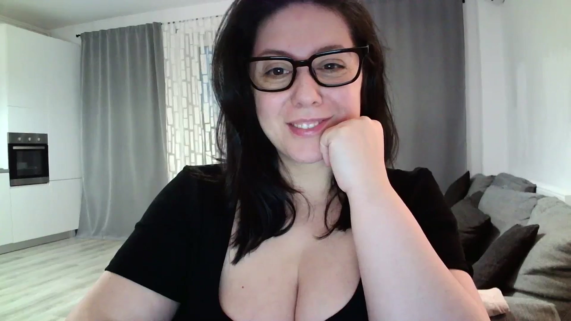 Gallery image thumbnail from SILKYWOMAN's myfreecams stream on, 03/23/2024, 17:09 image 12 of 20