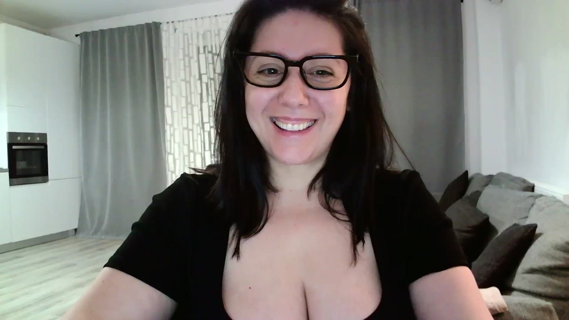 Gallery image thumbnail from SILKYWOMAN's myfreecams stream on, 03/23/2024, 18:11 image 7 of 20