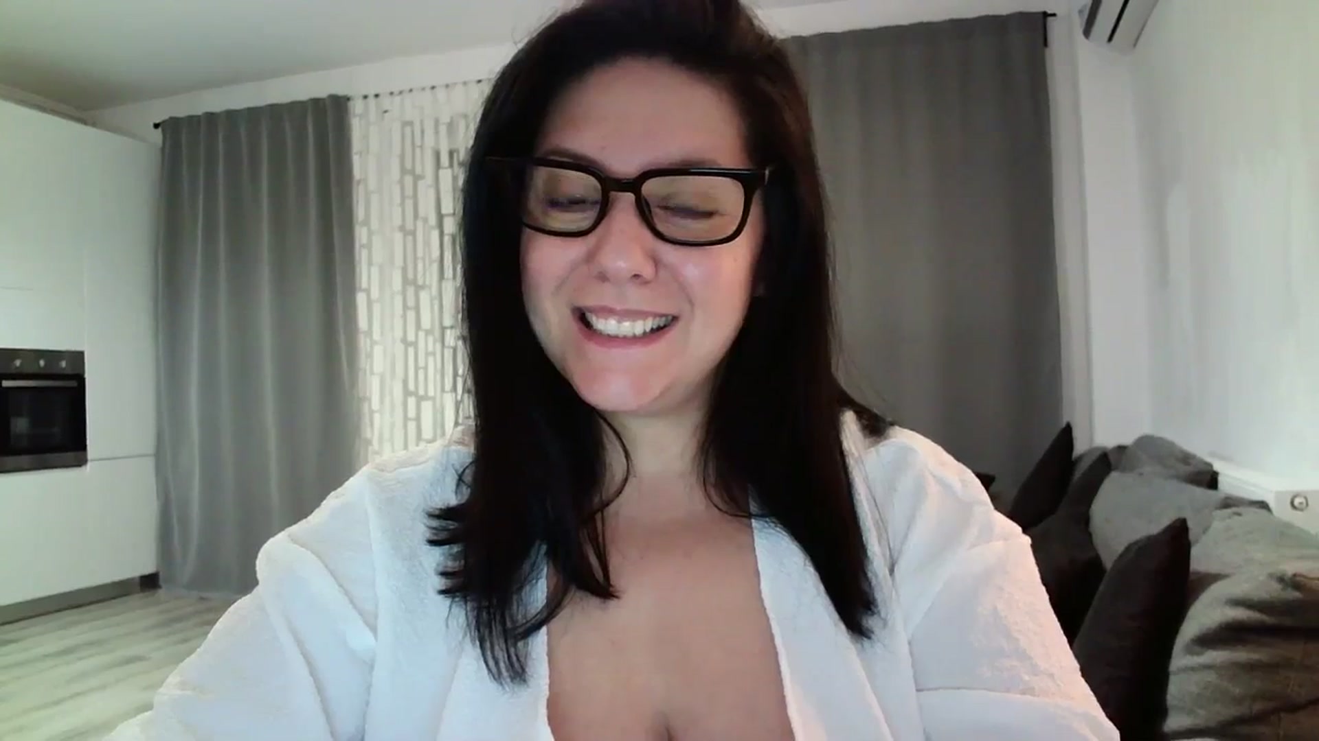 Gallery image thumbnail from SILKYWOMAN's myfreecams stream on, 04/02/2024, 19:01 image 5 of 20