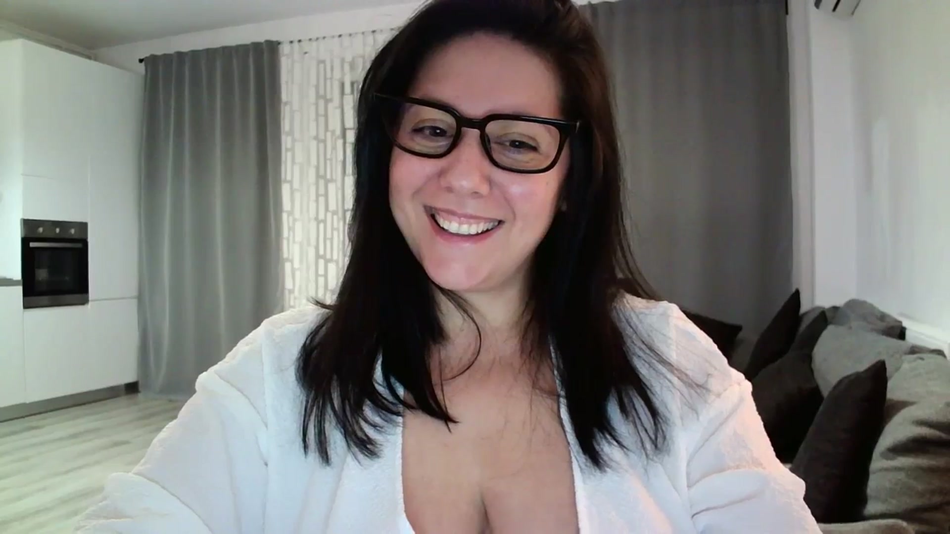 Gallery image thumbnail from SILKYWOMAN's myfreecams stream on, 04/02/2024, 19:01 image 15 of 20