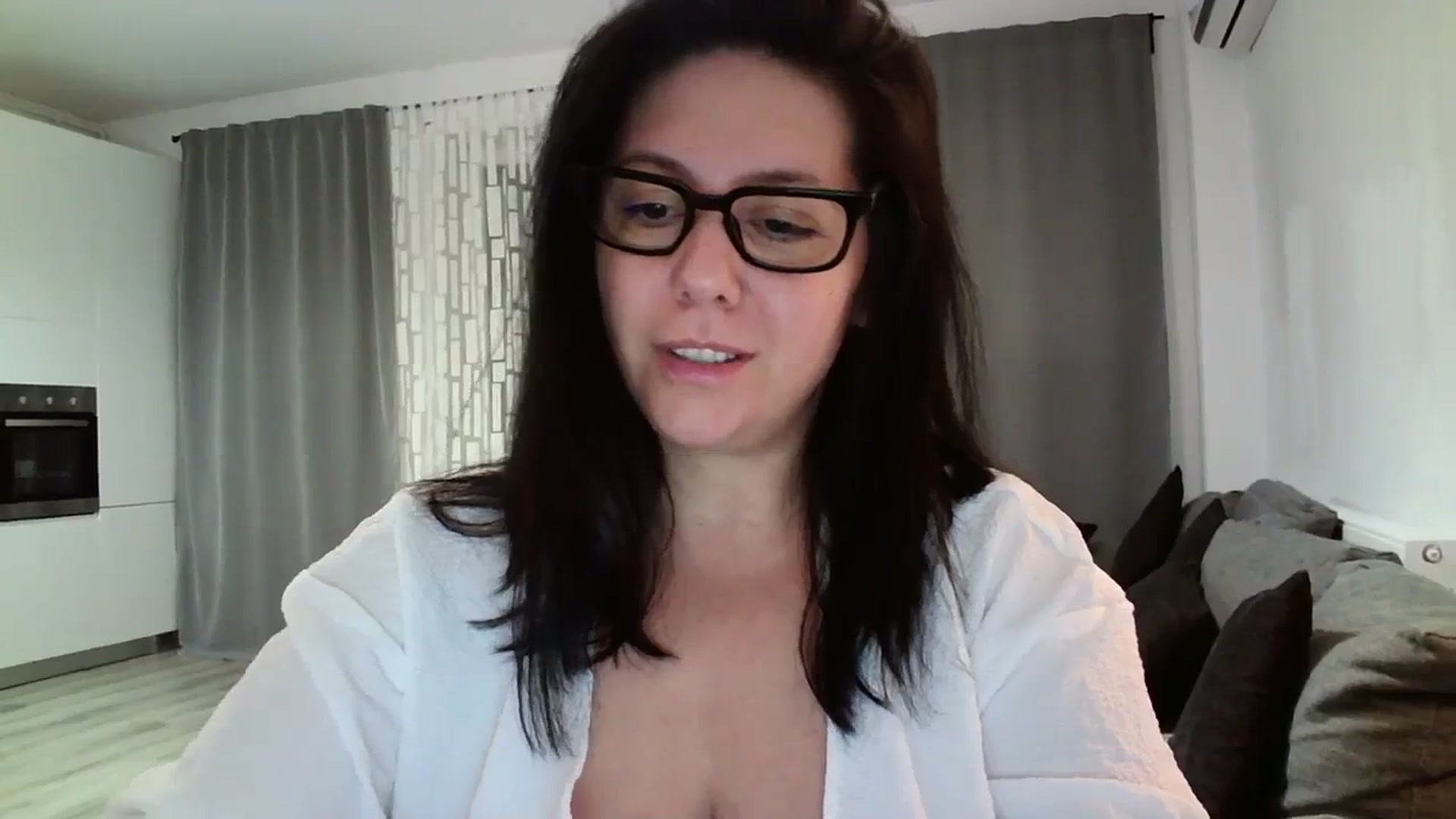 Gallery image thumbnail from SILKYWOMAN's myfreecams stream on, 04/02/2024, 19:01 image 3 of 20
