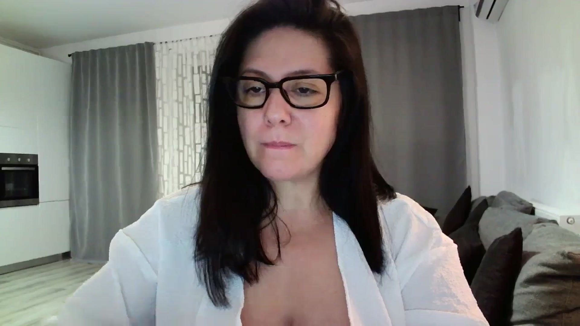 Gallery image thumbnail from SILKYWOMAN's myfreecams stream on, 04/02/2024, 19:01 image 4 of 20