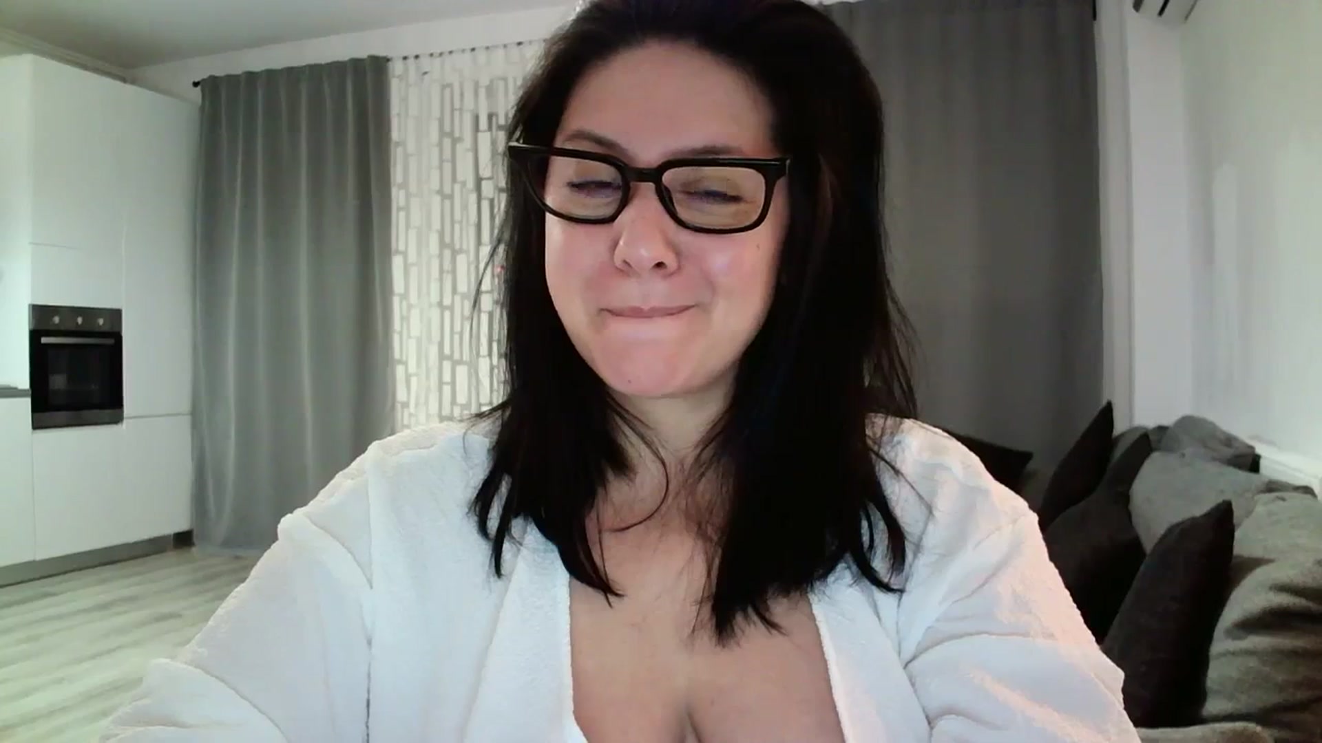 Gallery image thumbnail from SILKYWOMAN's myfreecams stream on, 04/02/2024, 19:01 image 16 of 20