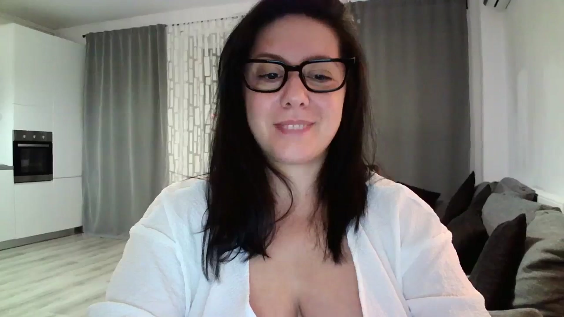 Gallery image thumbnail from SILKYWOMAN's myfreecams stream on, 04/02/2024, 19:01 image 17 of 20