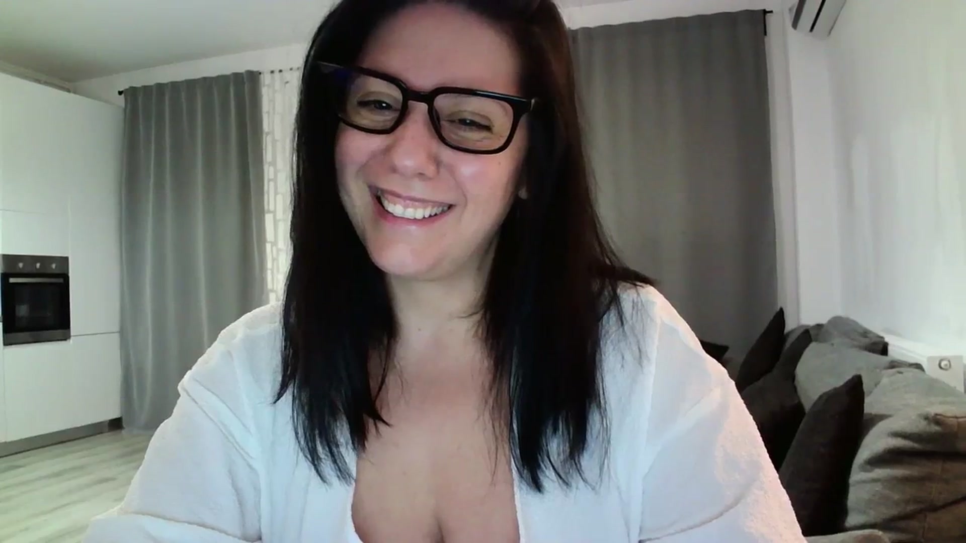 Gallery image thumbnail from SILKYWOMAN's myfreecams stream on, 04/02/2024, 19:01 image 9 of 20