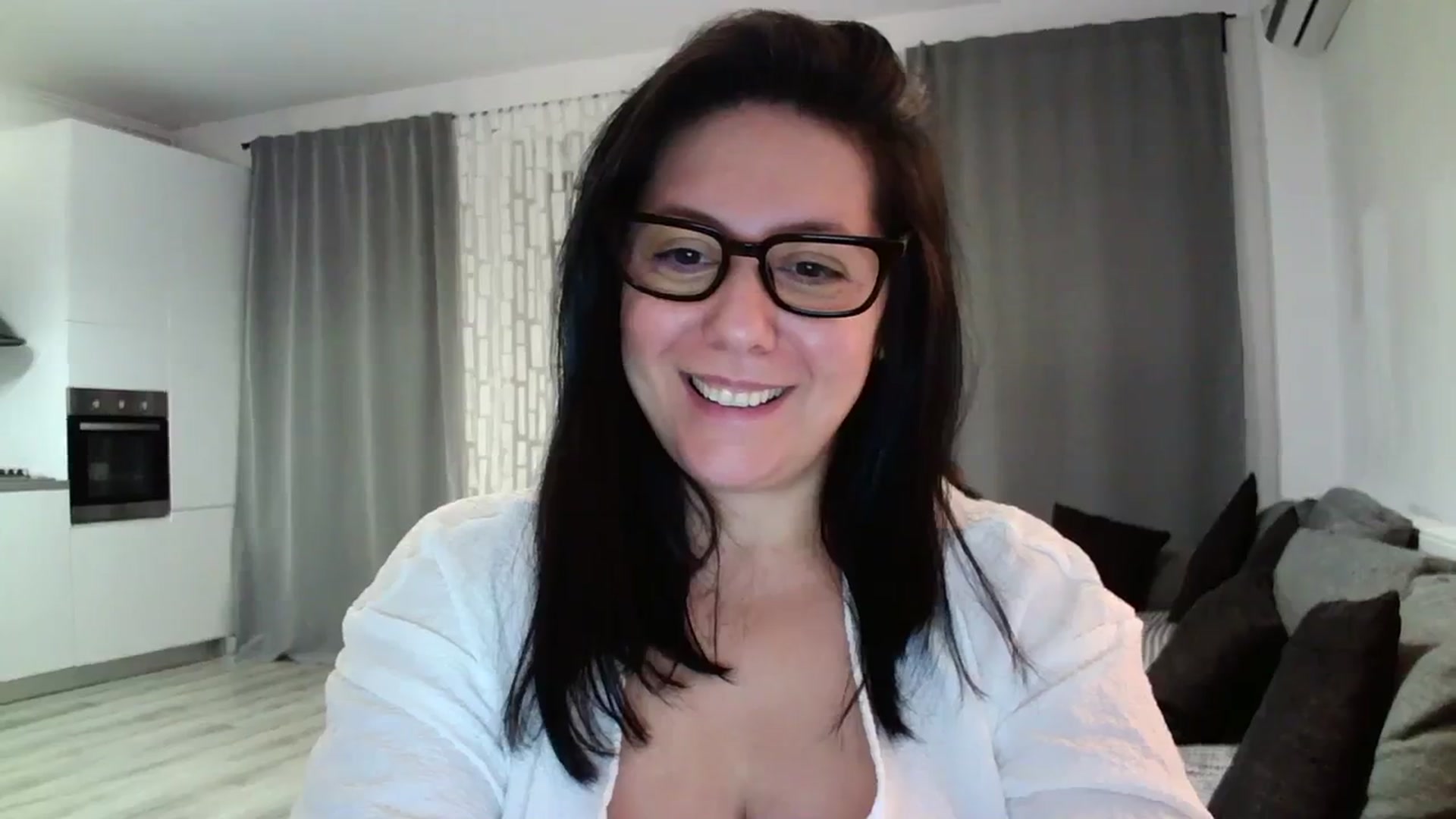 Gallery image thumbnail from SILKYWOMAN's myfreecams stream on, 04/02/2024, 20:45 image 4 of 20