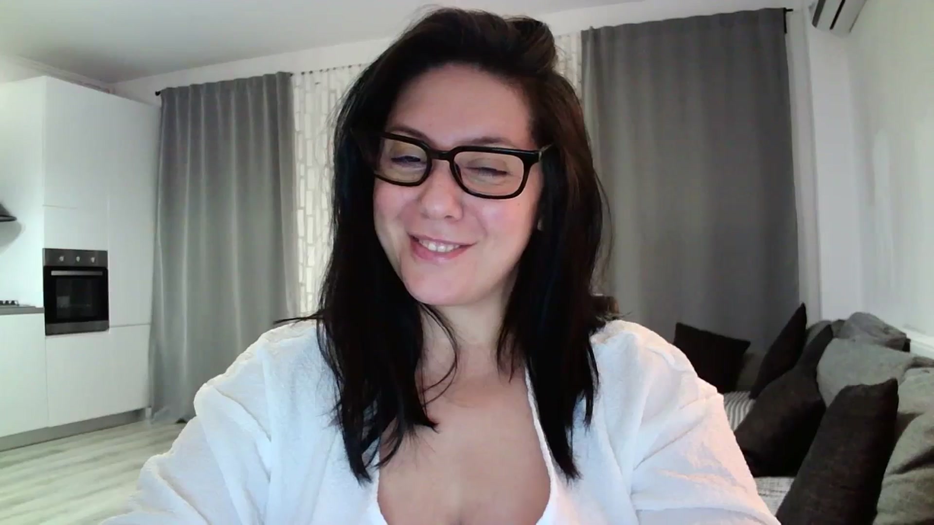 Gallery image thumbnail from SILKYWOMAN's myfreecams stream on, 04/02/2024, 20:45 image 6 of 20