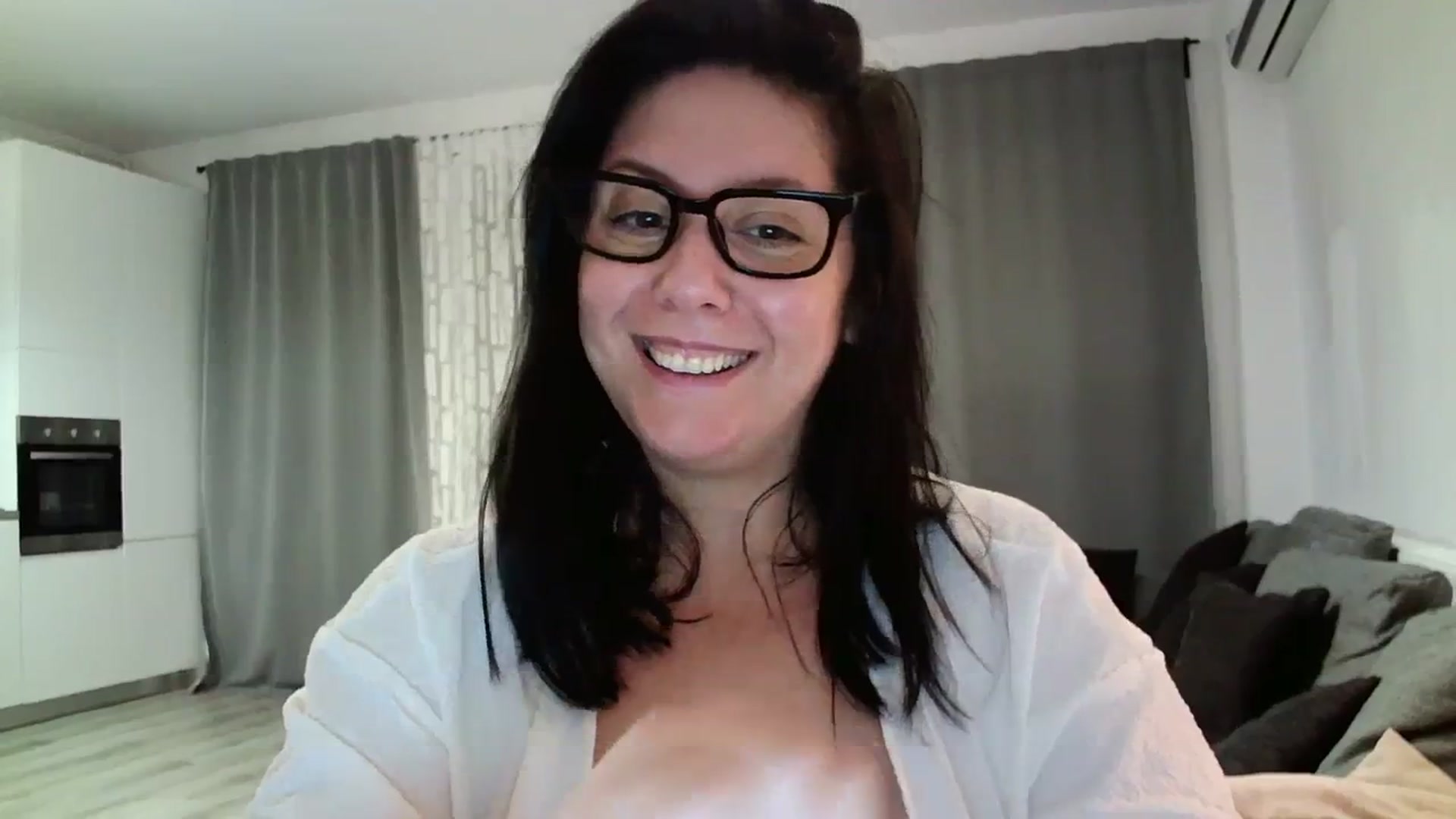 Gallery image thumbnail from SILKYWOMAN's myfreecams stream on, 04/04/2024, 20:13 image 10 of 20
