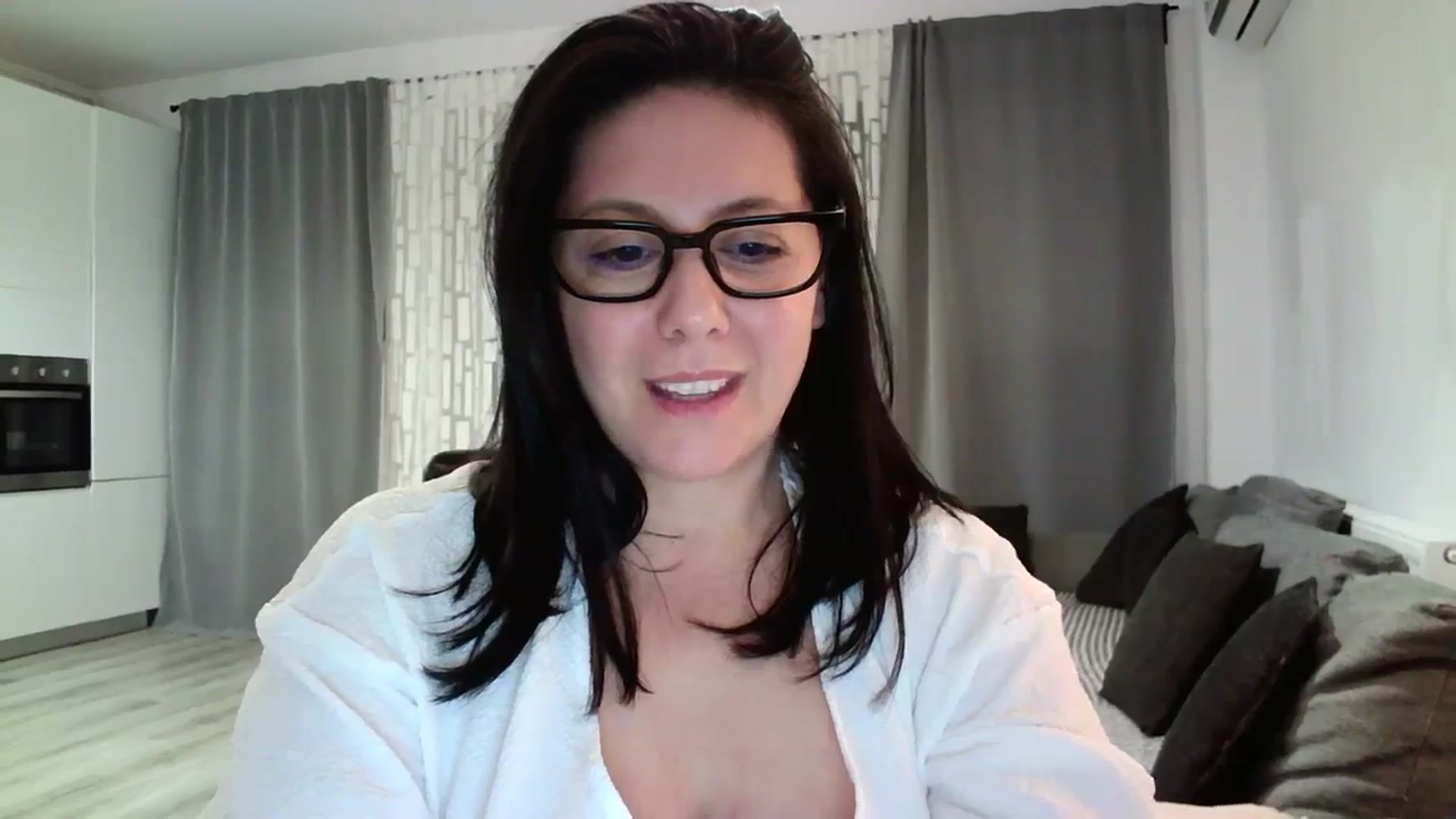 Gallery image thumbnail from SILKYWOMAN's myfreecams stream on, 04/06/2024, 18:39 image 2 of 20