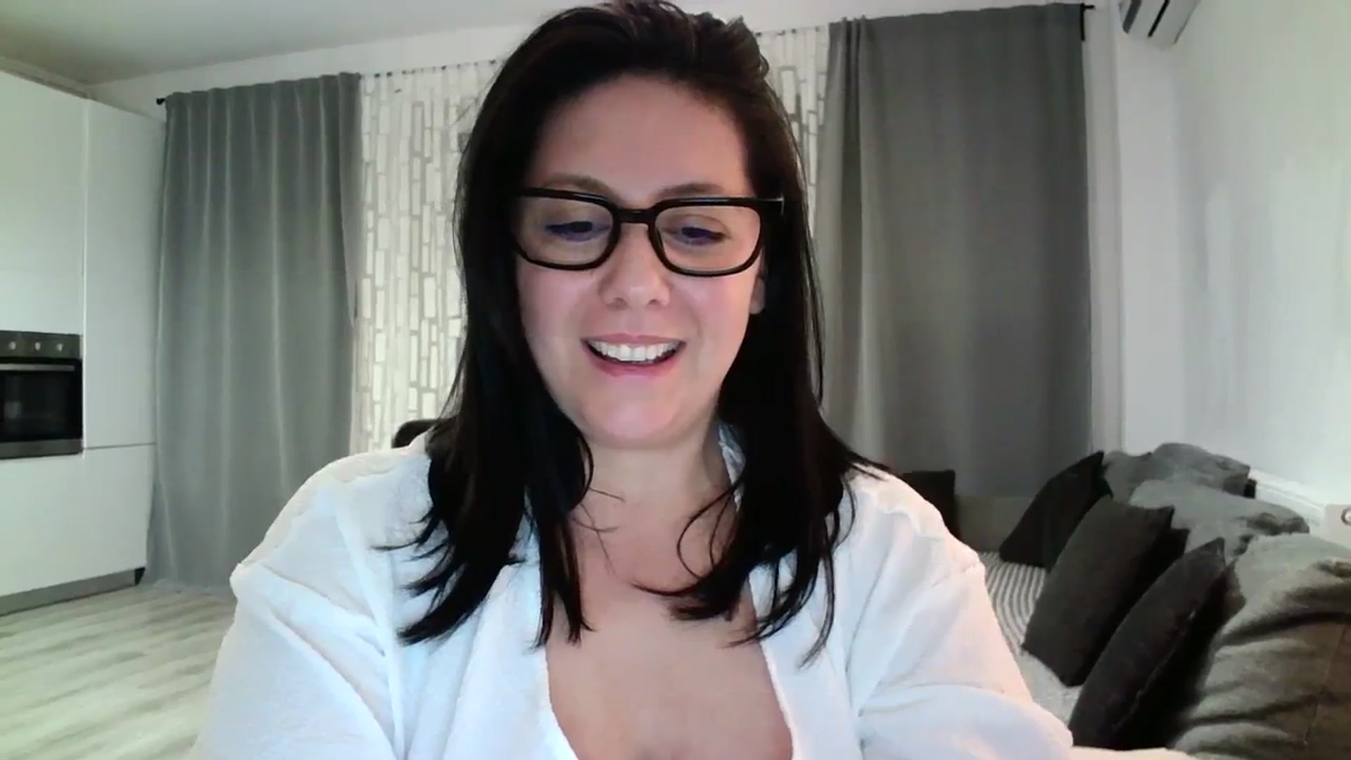 Gallery image thumbnail from SILKYWOMAN's myfreecams stream on, 04/06/2024, 18:39 image 3 of 20