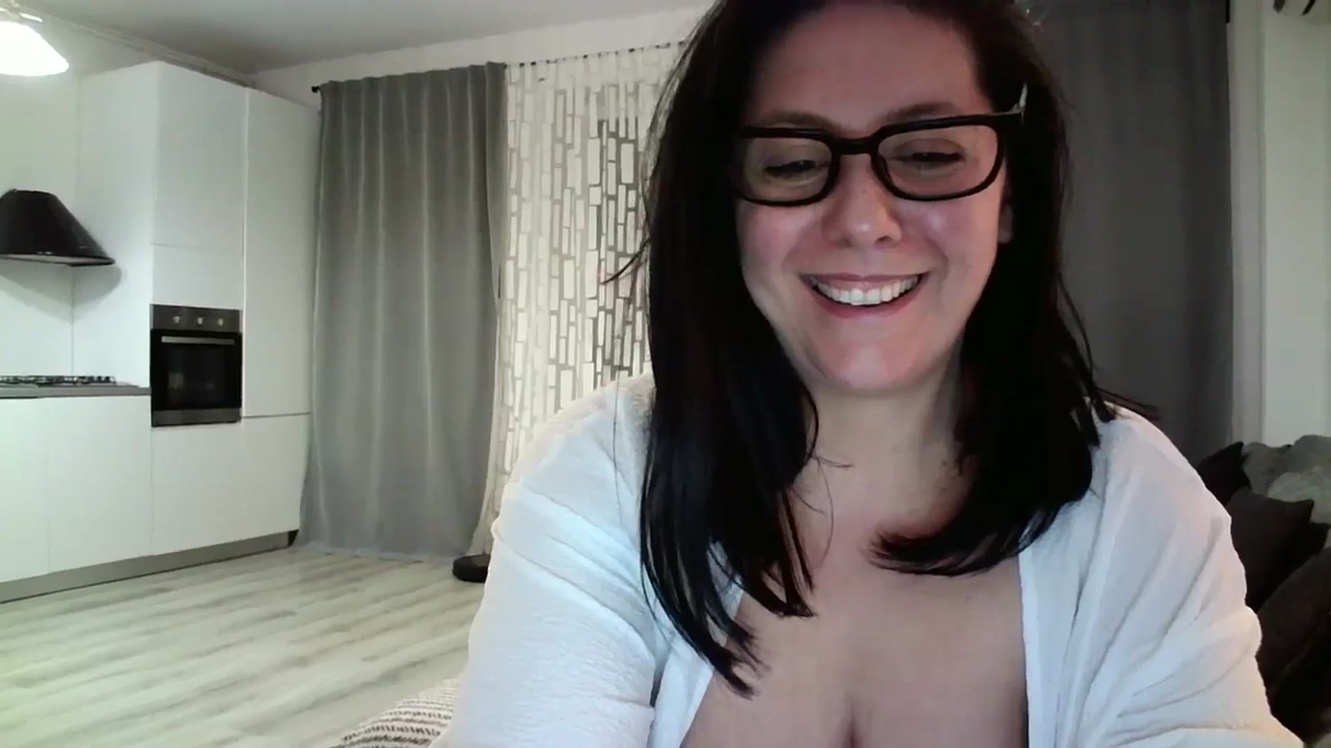Gallery image thumbnail from SILKYWOMAN's myfreecams stream on, 04/06/2024, 18:39 image 11 of 20