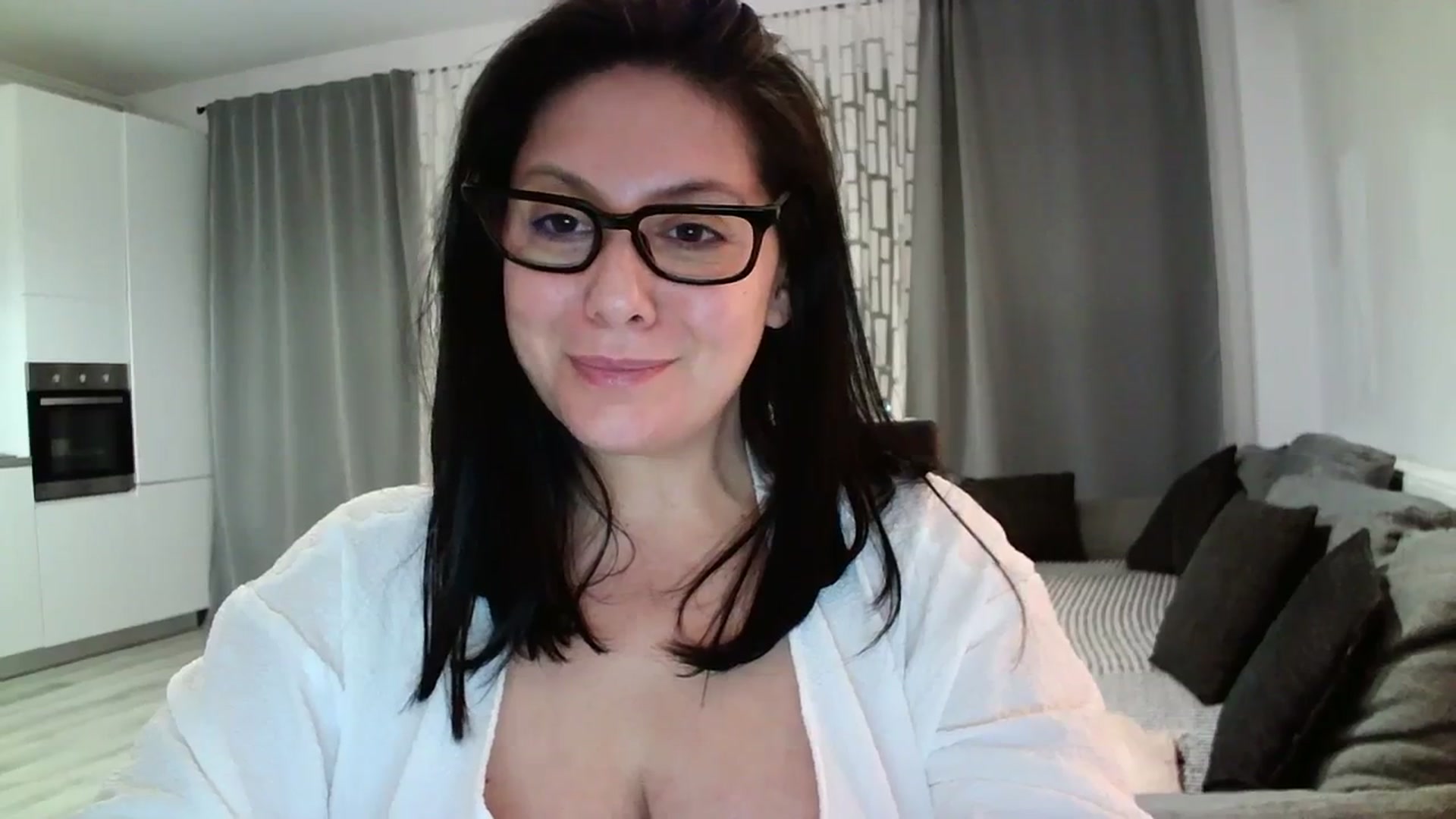 Gallery image thumbnail from SILKYWOMAN's myfreecams stream on, 04/06/2024, 20:08 image 6 of 20
