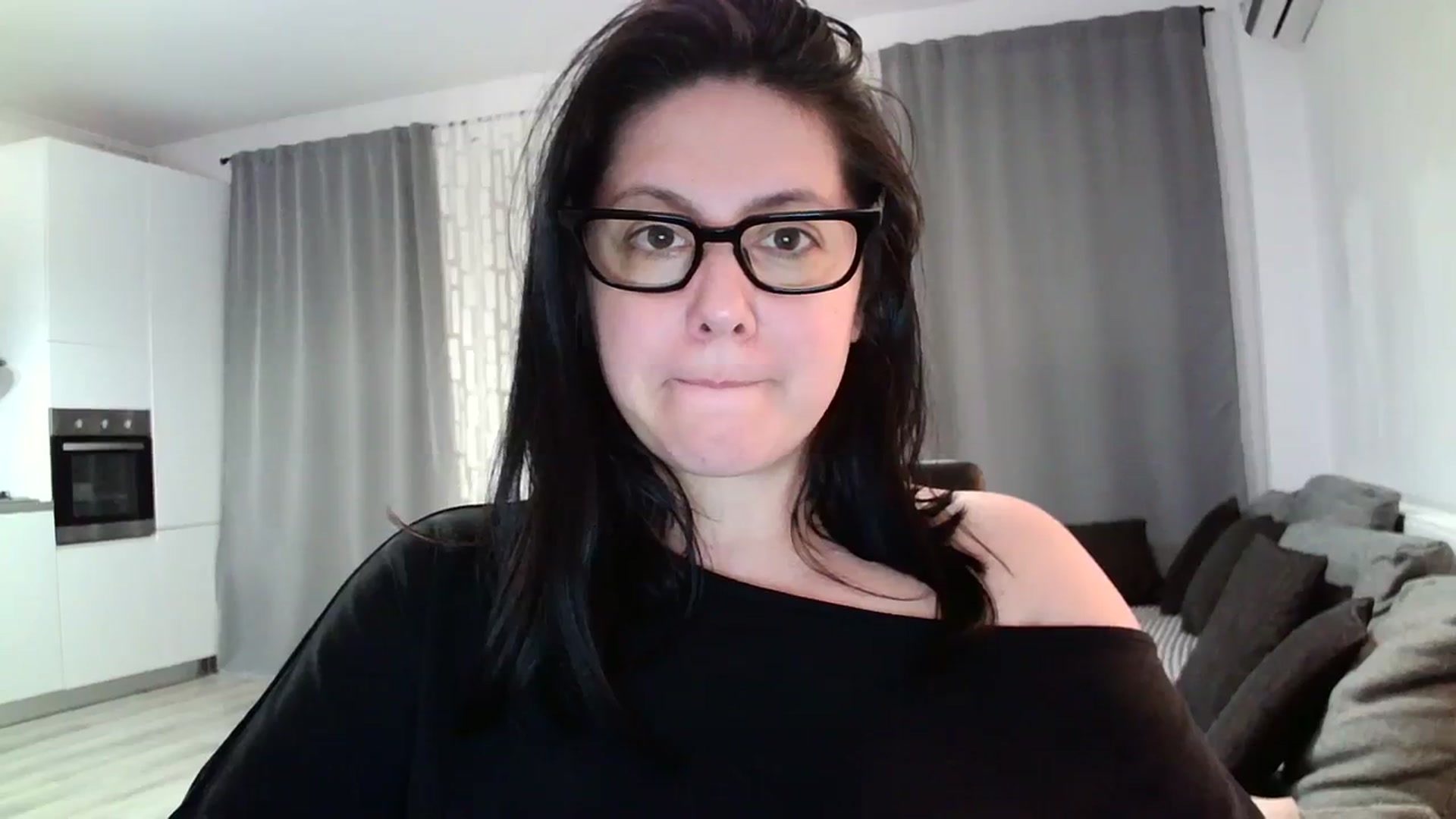 Gallery image thumbnail from SILKYWOMAN's myfreecams stream on, 04/08/2024, 19:01 image 18 of 20