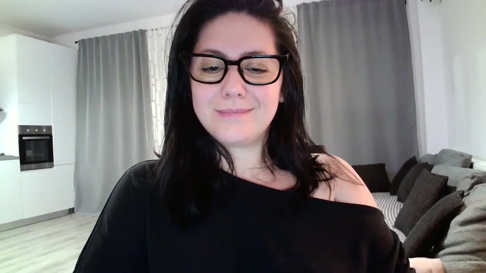 Gallery image thumbnail from SILKYWOMAN's myfreecams stream on, 04/08/2024, 19:01 image 3 of 20