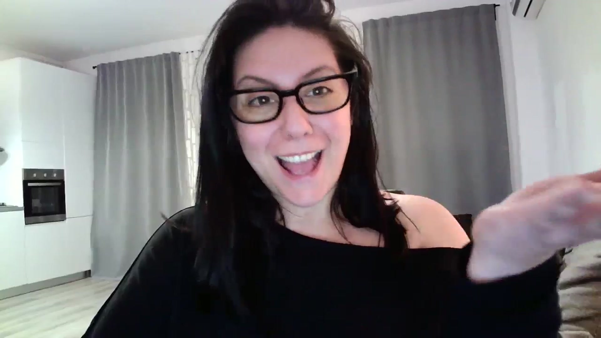 Gallery image thumbnail from SILKYWOMAN's myfreecams stream on, 04/08/2024, 19:01 image 15 of 20