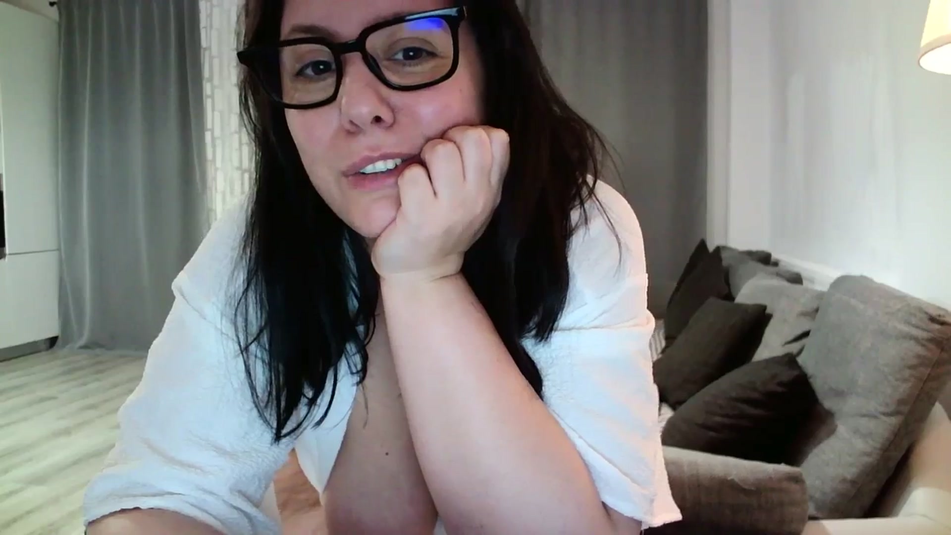 Gallery image thumbnail from SILKYWOMAN's myfreecams stream on, 04/13/2024, 19:01 image 14 of 20