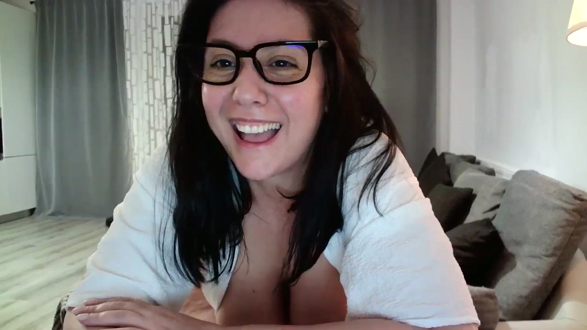 Gallery image thumbnail from SILKYWOMAN's myfreecams stream on, 04/13/2024, 19:01 image 15 of 20