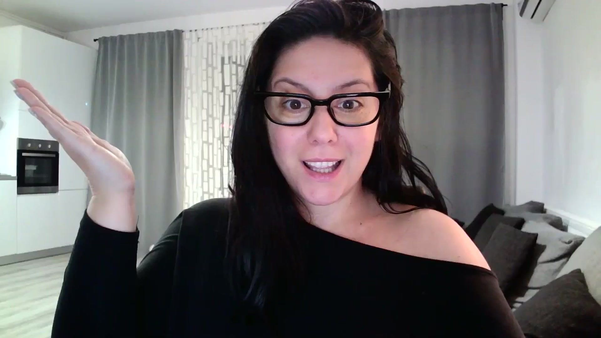 Gallery image thumbnail from SILKYWOMAN's myfreecams stream on, 04/24/2024, 20:31 image 10 of 20