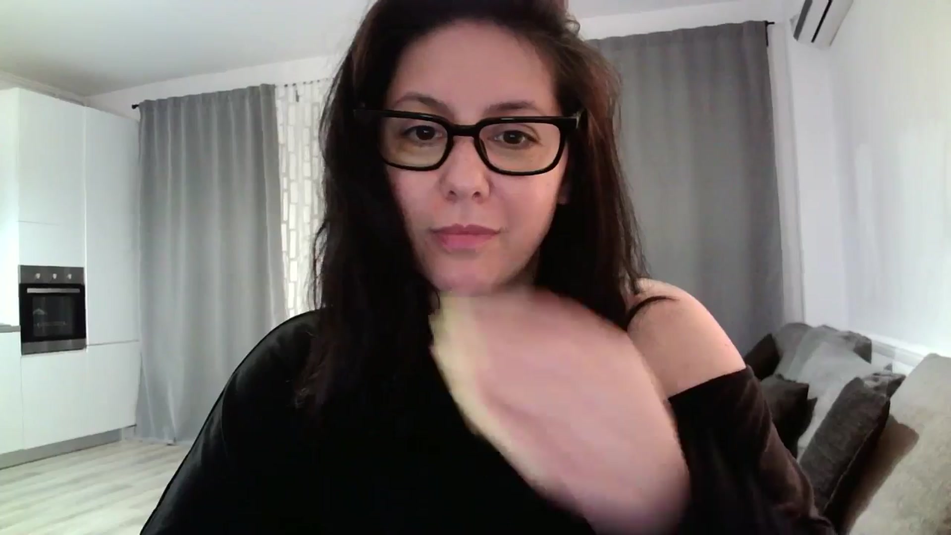 Gallery image thumbnail from SILKYWOMAN's myfreecams stream on, 05/08/2024, 20:03 image 17 of 20