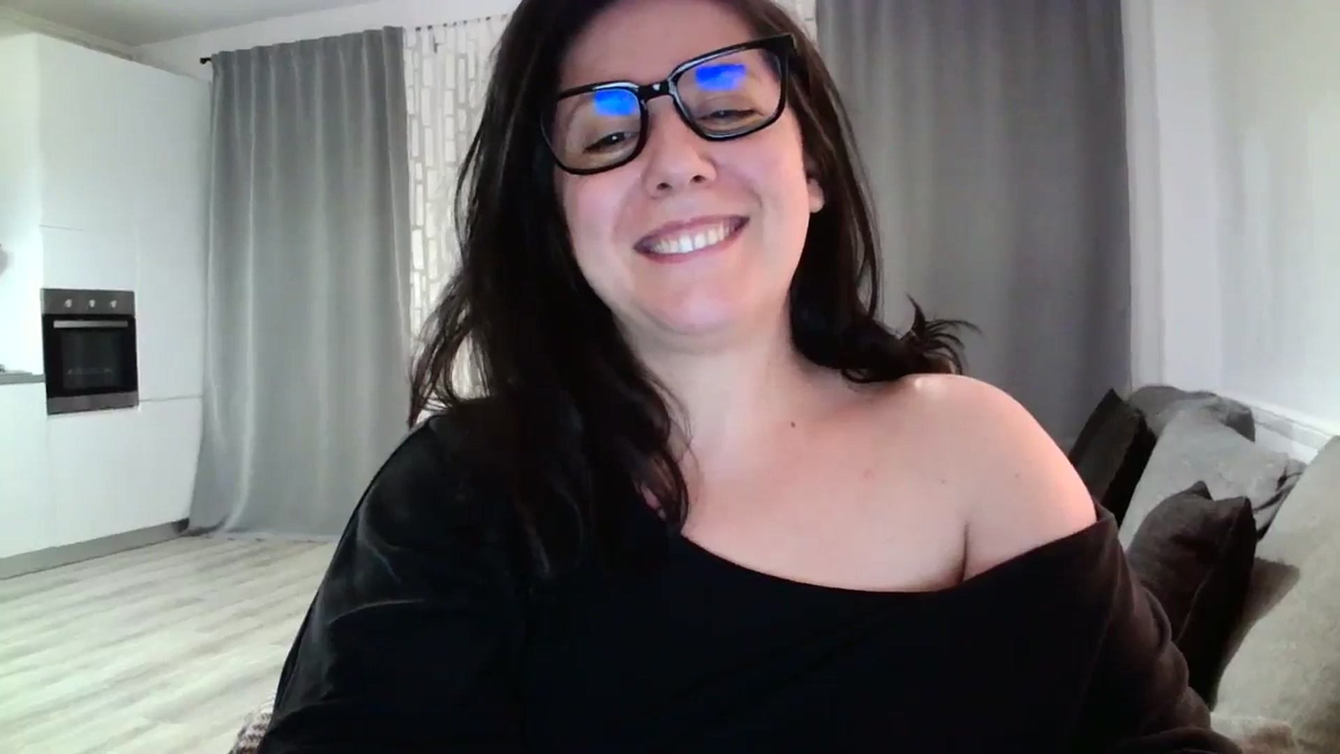 Gallery image thumbnail from SILKYWOMAN's myfreecams stream on, 05/10/2024, 19:18 image 17 of 20