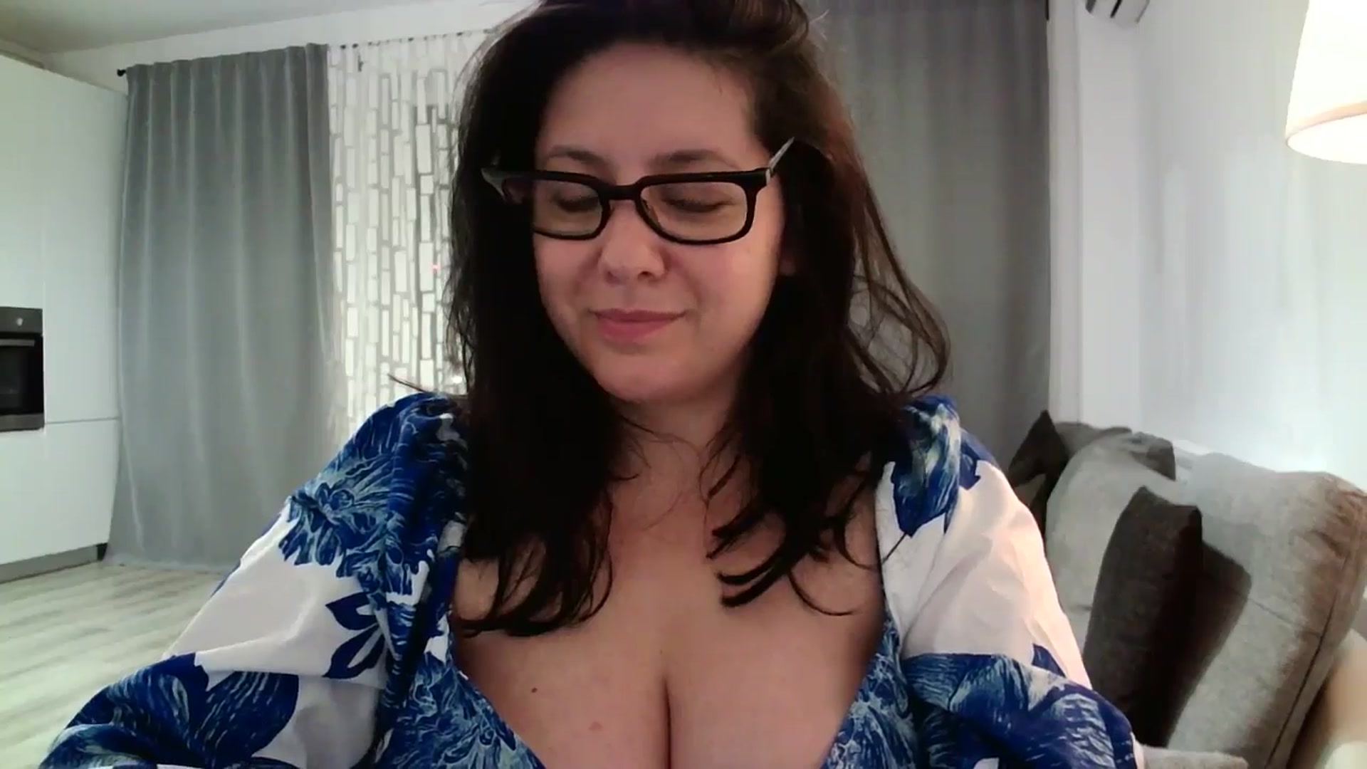 Gallery image thumbnail from SILKYWOMAN's myfreecams stream on, 05/13/2024, 21:32 image 9 of 20
