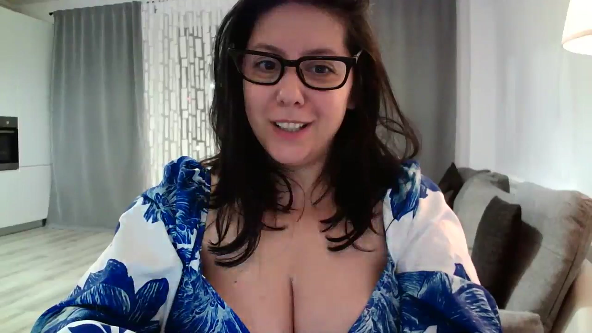 Gallery image thumbnail from SILKYWOMAN's myfreecams stream on, 05/13/2024, 21:32 image 14 of 20