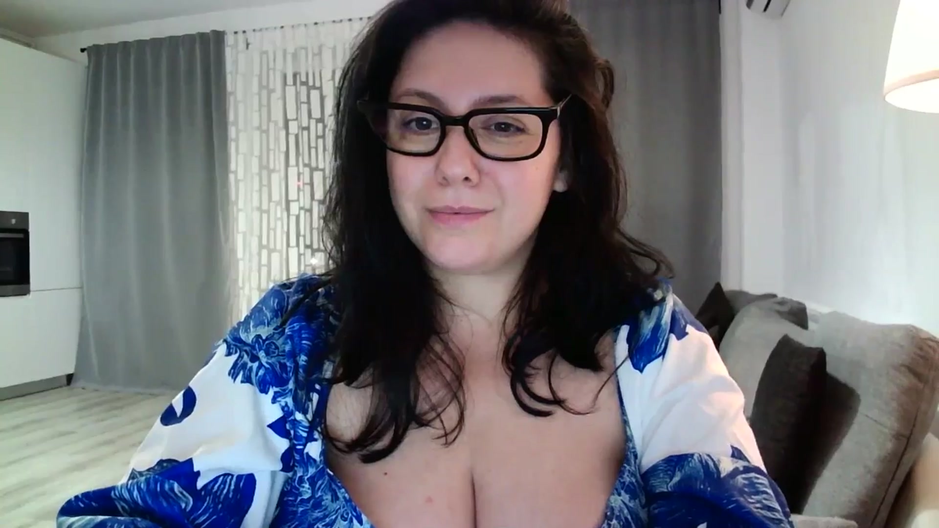 Gallery image thumbnail from SILKYWOMAN's myfreecams stream on, 05/13/2024, 21:32 image 6 of 20