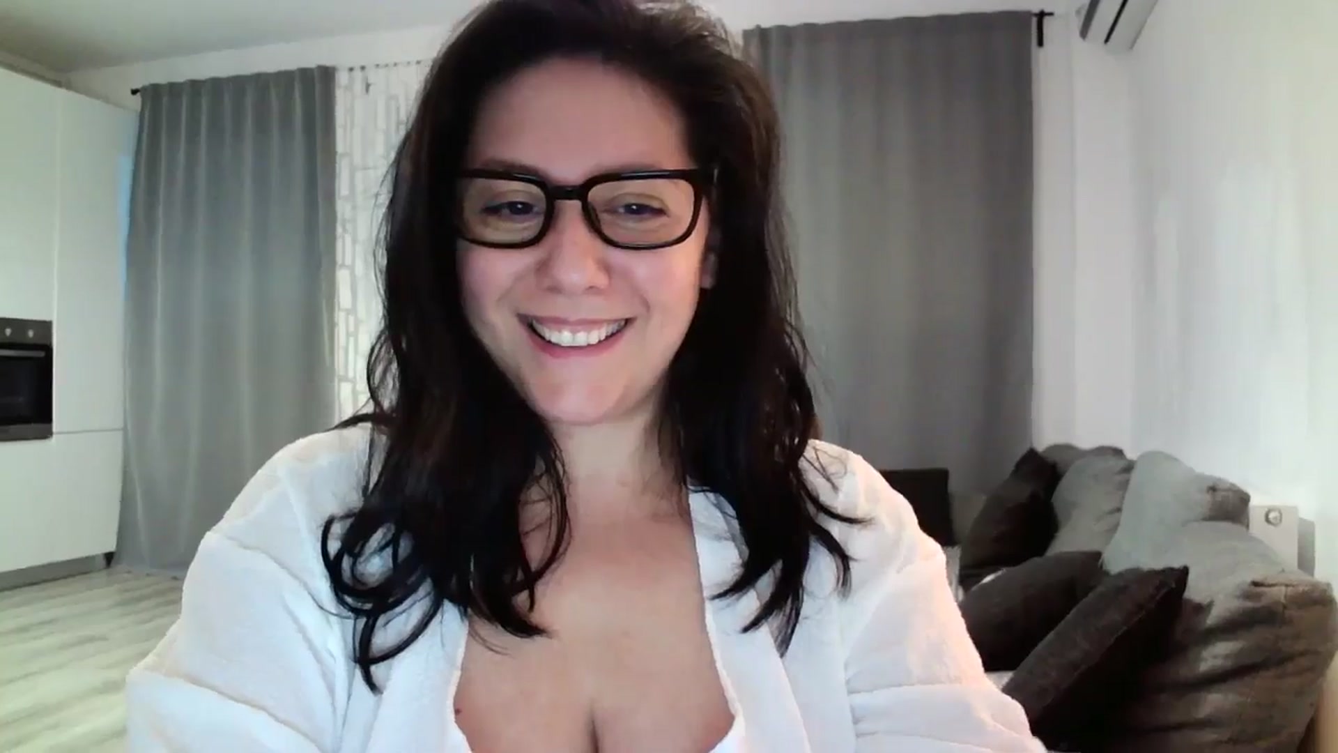 Gallery image thumbnail from SILKYWOMAN's myfreecams stream on, 05/21/2024, 18:46 image 4 of 20