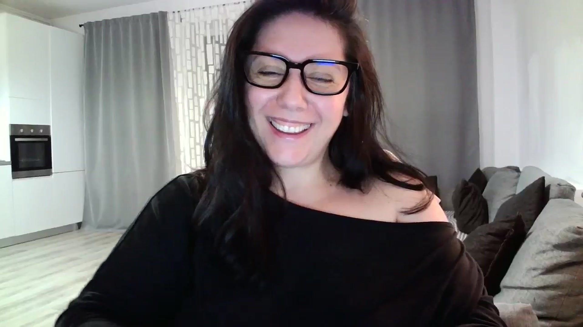 Gallery image thumbnail from SILKYWOMAN's myfreecams stream on, 05/24/2024, 20:03 image 17 of 20