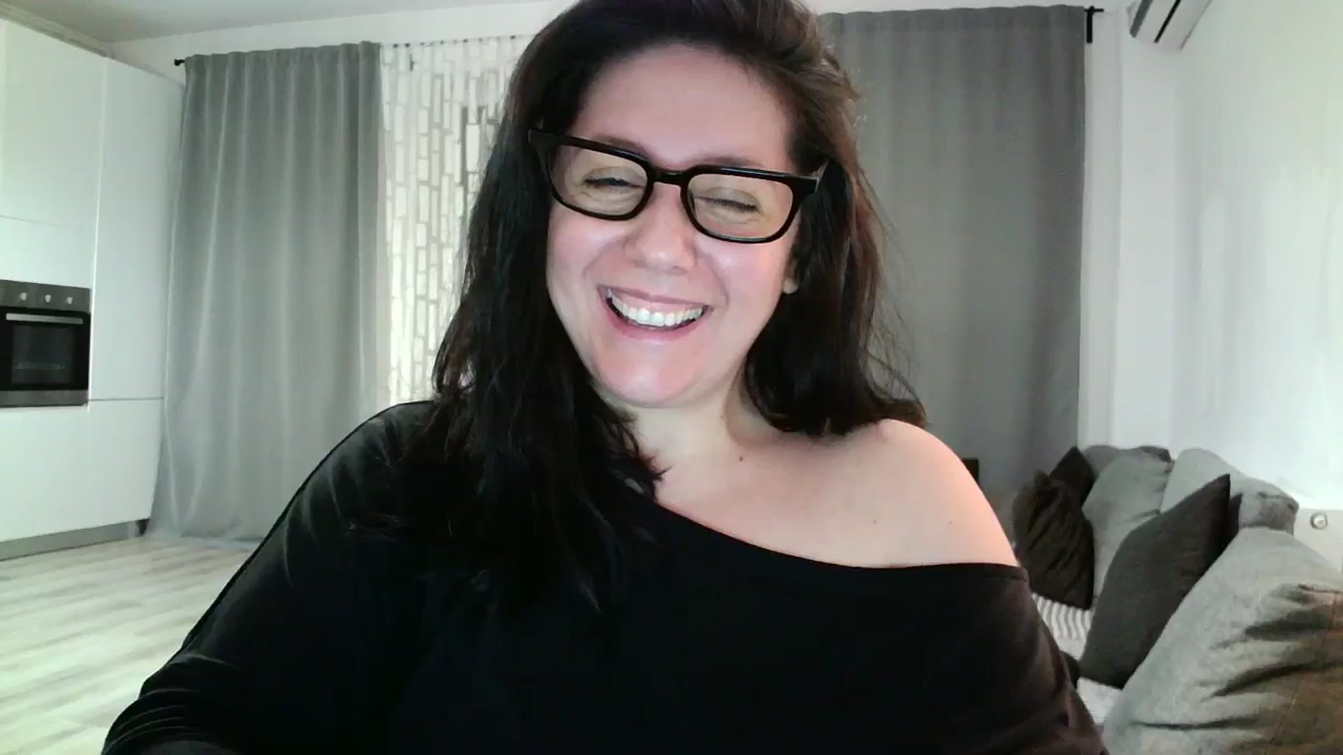 Gallery image thumbnail from SILKYWOMAN's myfreecams stream on, 05/24/2024, 21:45 image 3 of 20