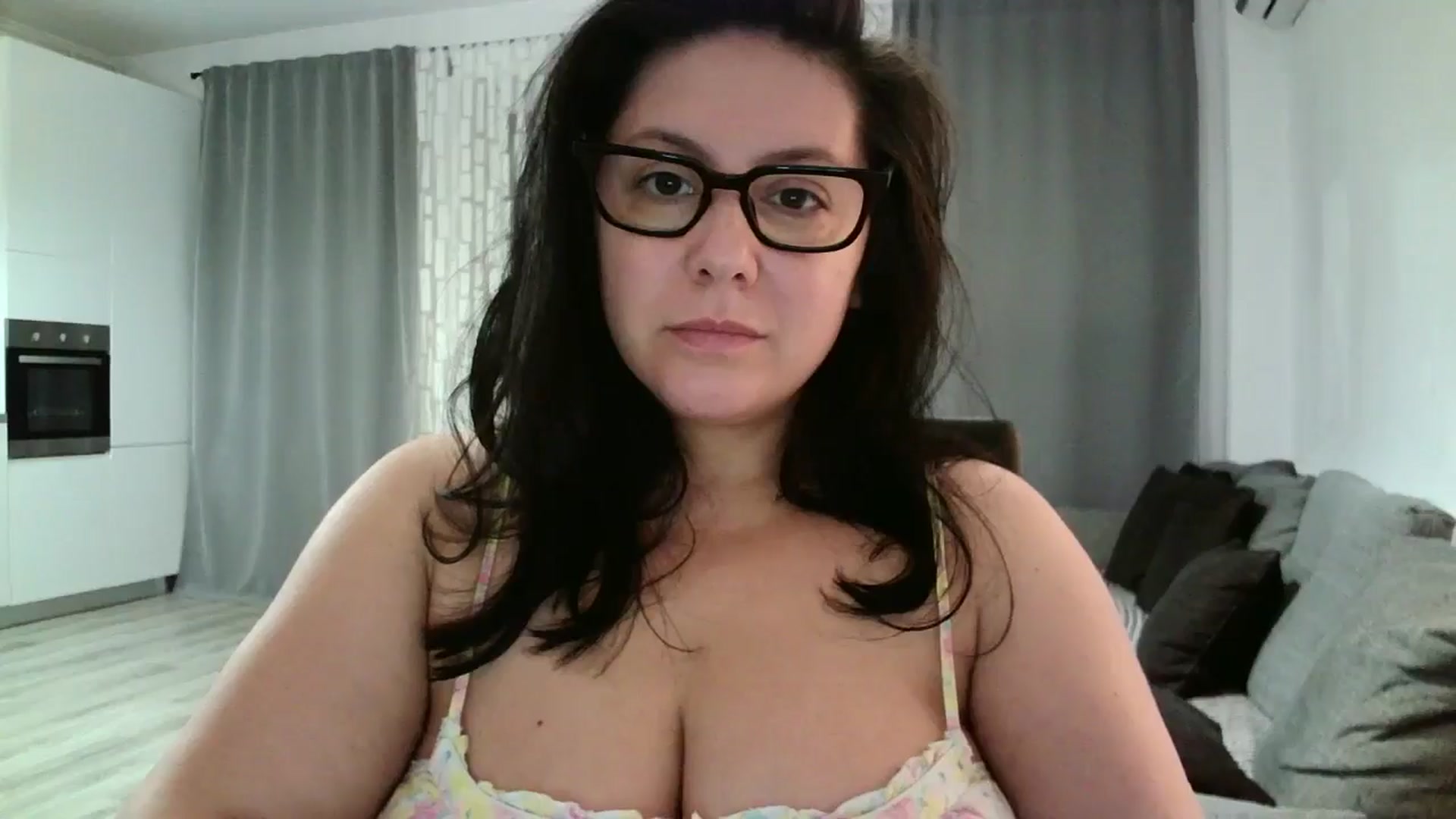 Gallery image thumbnail from SILKYWOMAN's myfreecams stream on, 05/25/2024, 21:23 image 12 of 20