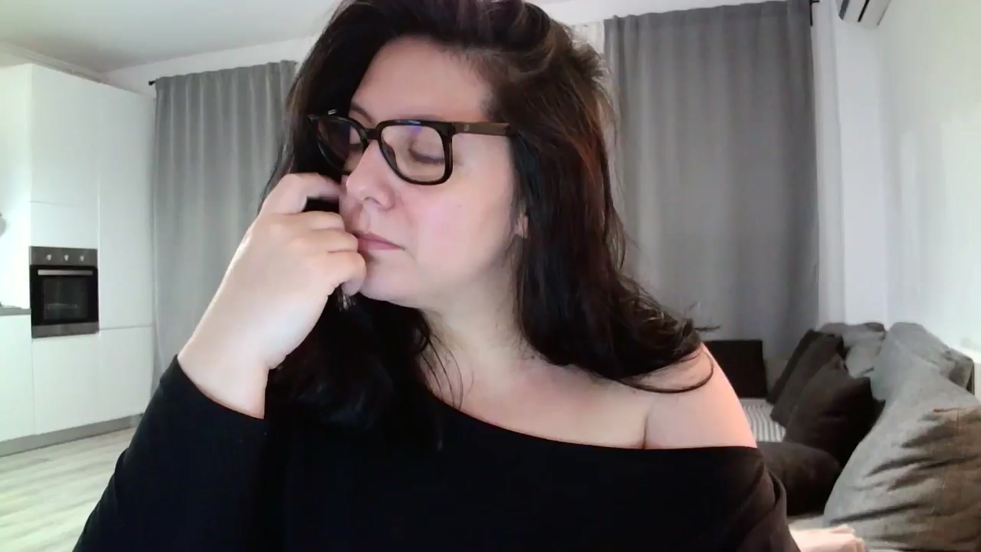 Gallery image thumbnail from SILKYWOMAN's myfreecams stream on, 06/01/2024, 21:32 image 4 of 20